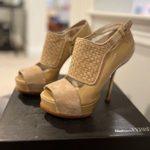 Ladies Gianfranco Ferre platform shoes heels size